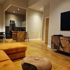 Town Centre Luxury Apartment Scarborough